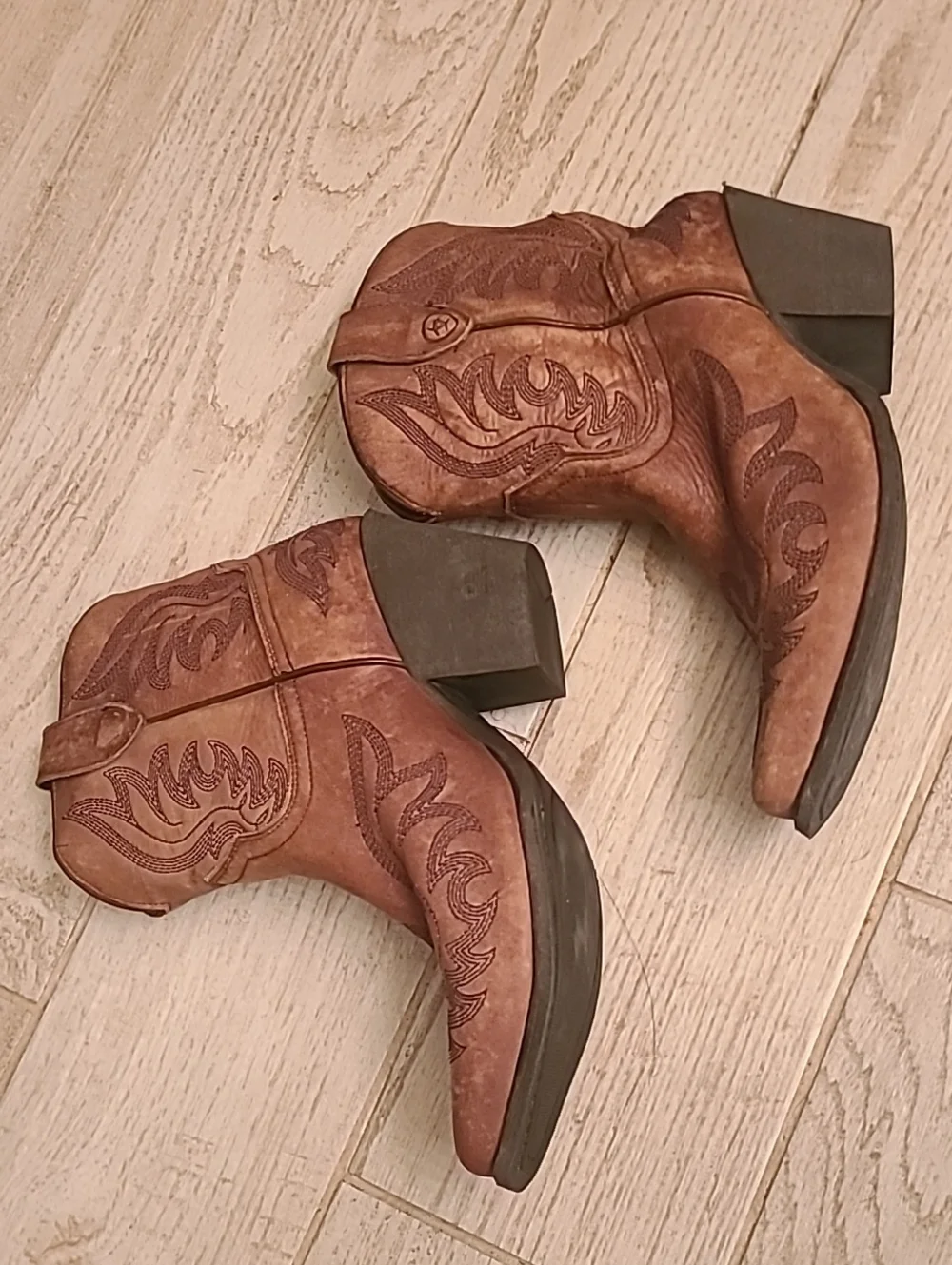 Beauriful Brown Ariat Leather Western Cowboy Boots In A Size 9.5! - Picture 2 of 7